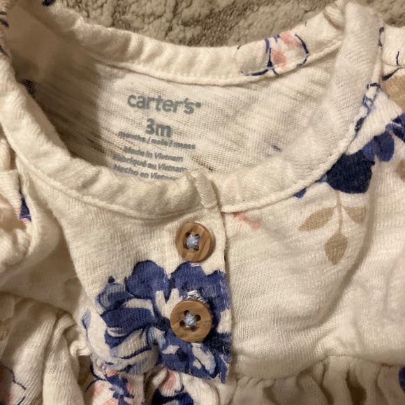 0-3 month dresses - Picture 2 of 3